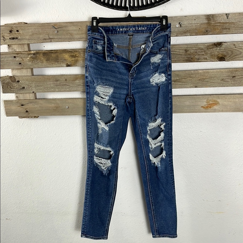 American Eagle Outfitters Women's Blue Distressed Jeans- Size 00